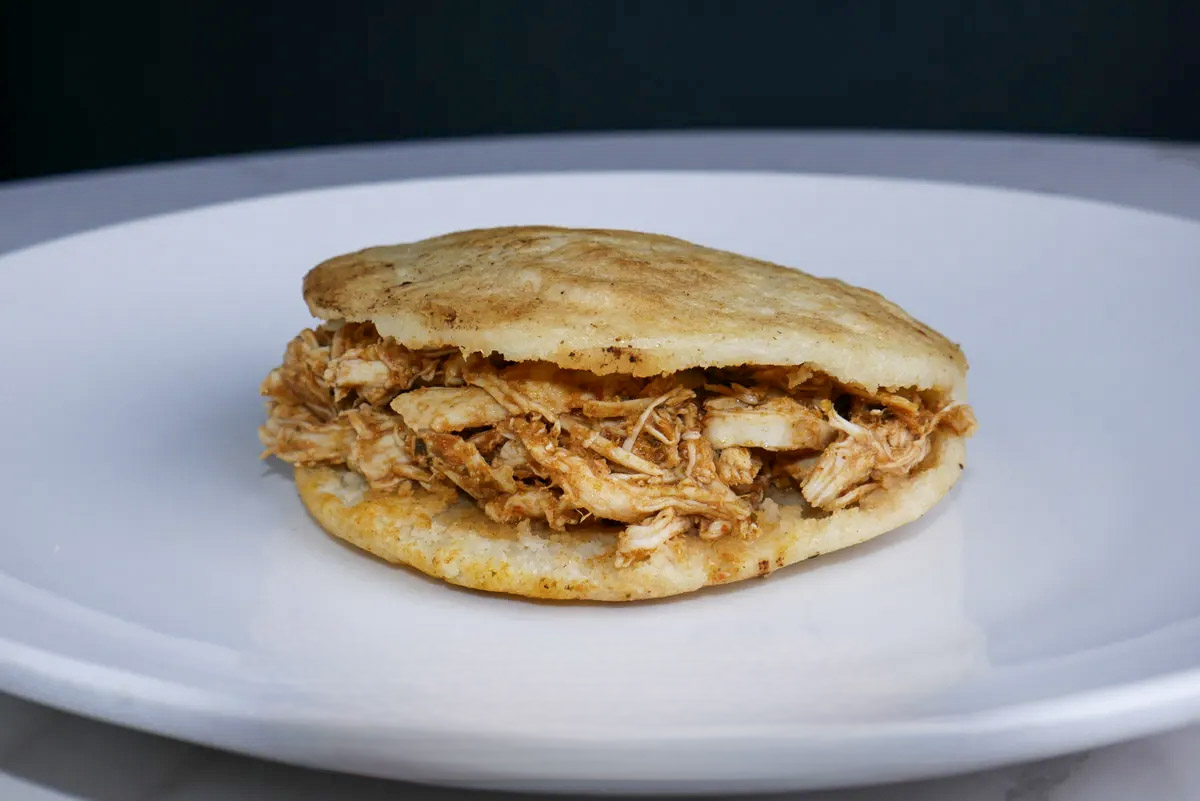 Arepa Pollo Mechado