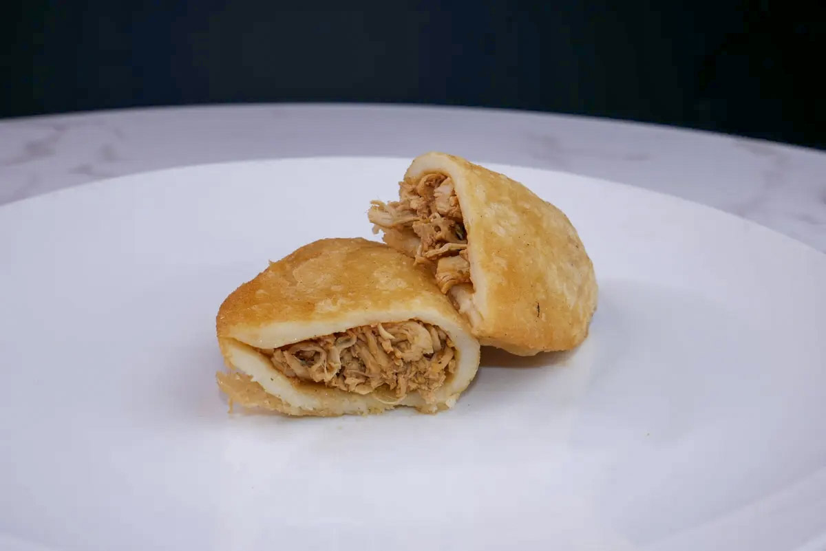 Empanada de Pollo Mechado